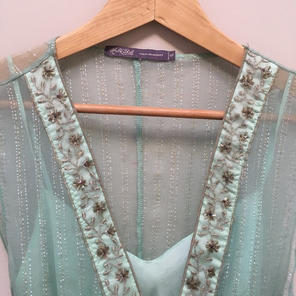 Beautiful sleeveless soft mint green top. - Picture 2 of 7